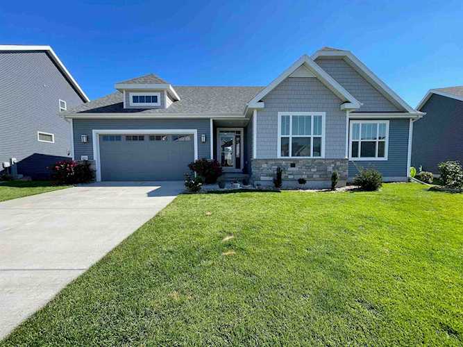 5251 Lodgecliffe Ln Mcfarland, WI 53558