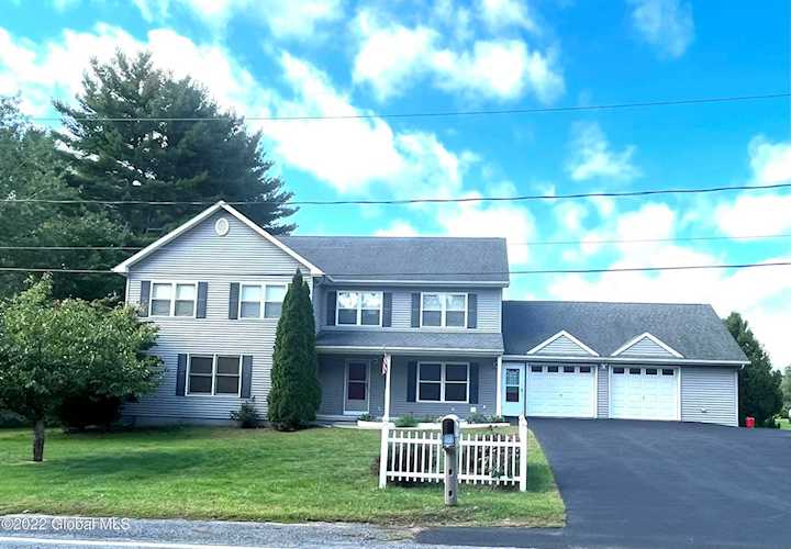48 Plant Rd Halfmoon, NY 12065