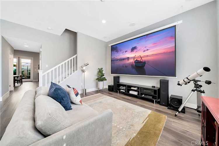 627 N Garfield St Santa Ana, CA 92701 | MLS OC22208911 Photo 1