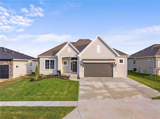 9315 Gander St Lenexa, KS 66227
