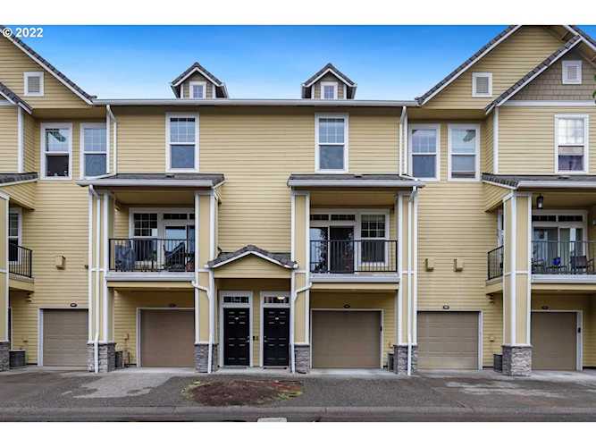 650 Springtree LN West Linn, OR 97068