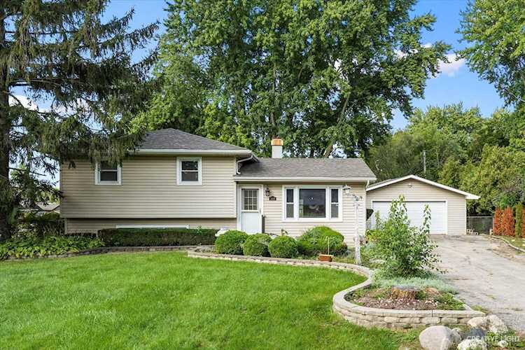 1820 Carolyn Dr Aurora, IL 60504 | MLS 11642645 Photo 1