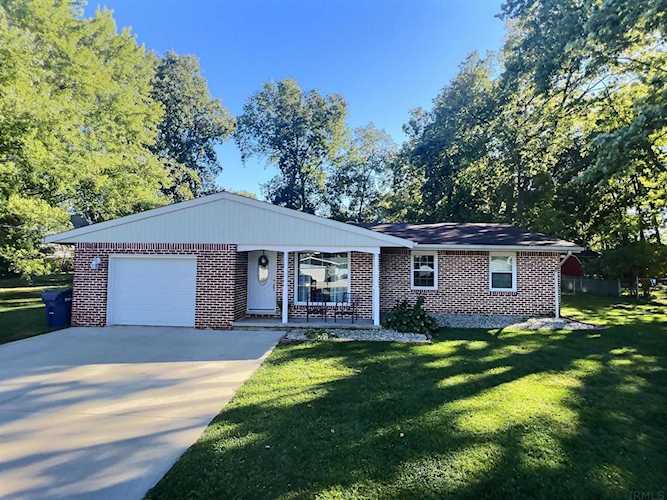 8205 W Greenview Drive Muncie, IN 47304