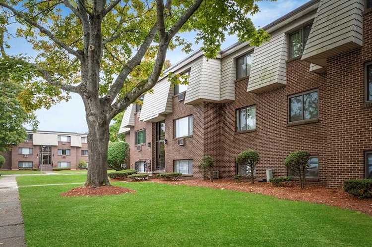 9 Hallmark Gardens #2 Burlington, MA 01803