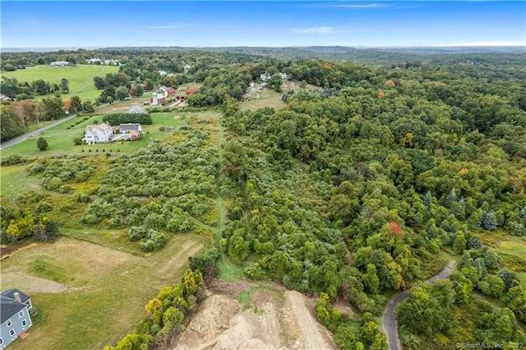 37 Hundred Acres Rd Newtown, CT 06470