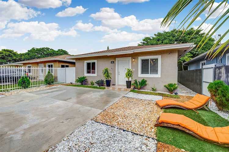 1761 NW 67th St Miami, FL 33147