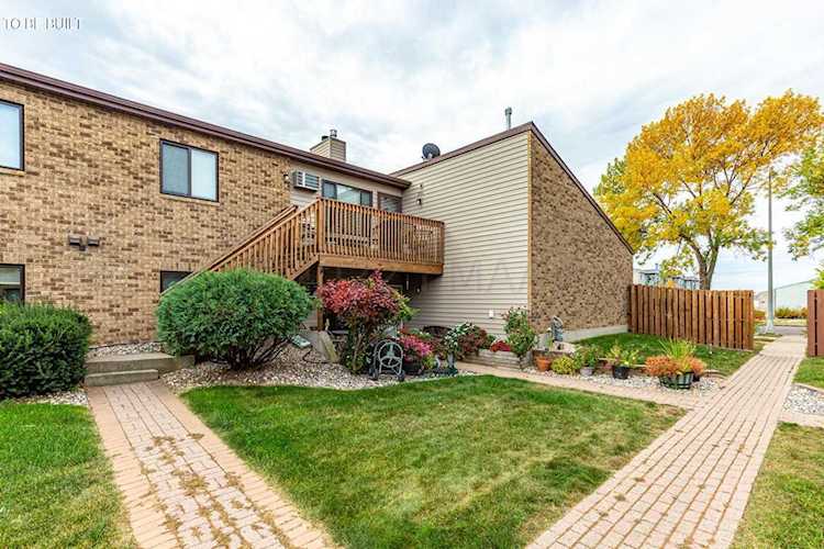 1530 35 St S Fargo, ND 58103 | MLS 22-4909 Photo 1
