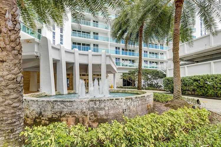 100 Bayview Drive #527 Sunny Isles Beach, FL 33160