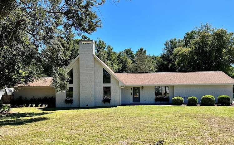 89 W Country Club Drive Destin, FL 32541