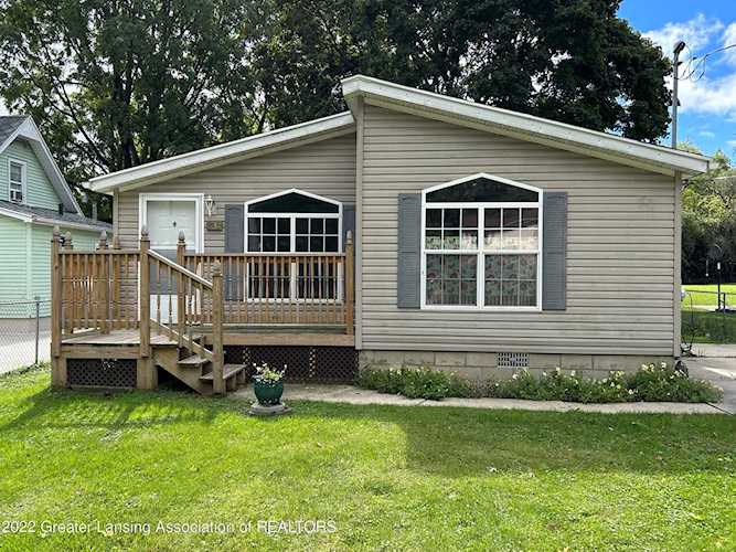 1739 Hillcrest St Lansing, MI 48910