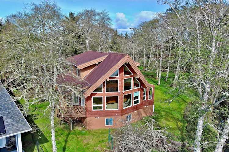 691 Lake Island Ave SE Ocean Shores, WA 98569