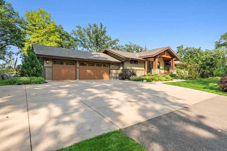 2534 Arbor Court Mendota Heights, MN 55120