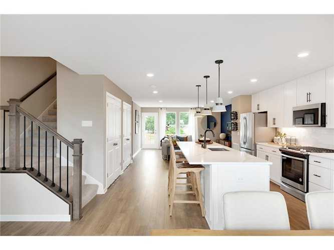 281x Fairview Avenue N Roseville, MN 55113