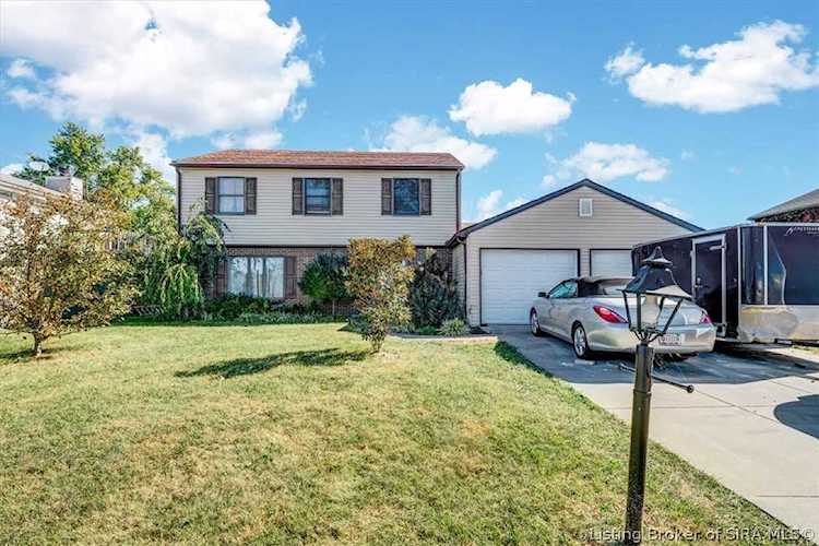 2504 Raintree Dr Clarksville, IN 47129