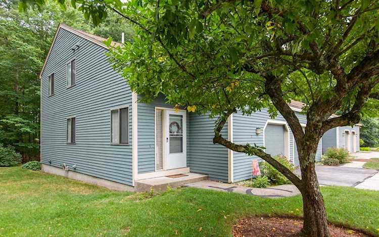 NHRealtyGals New Hampshire Real Estate REMAX Karin Provencher NH Realty Gals Real Estate Agent Photo 1