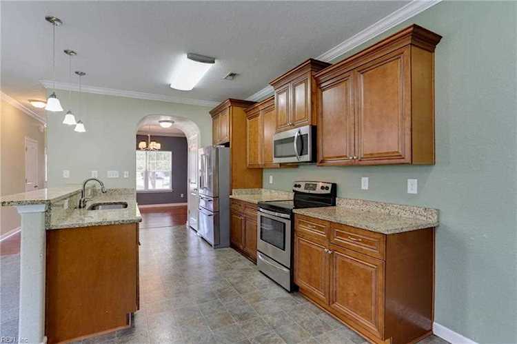 713 Dissdale Ln Chesapeake, VA 23320