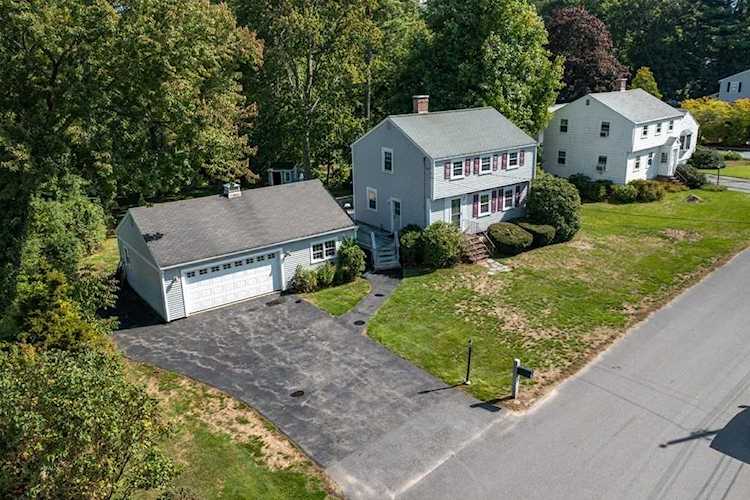 4 Bruce St Burlington, MA 01803 | MLS 73041277 Photo 1