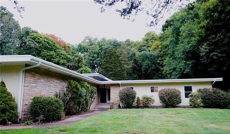 31 Brookwood Drive Woodbridge, CT 06525