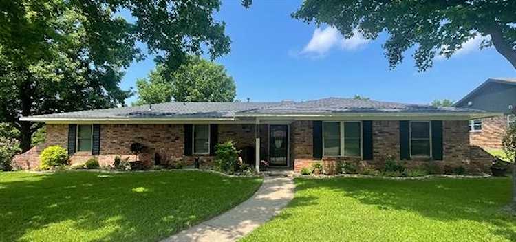 3616 Oakwood Street Denison, TX 75020