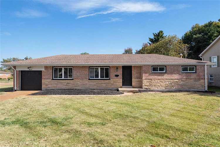 9824 Tesson Ferry Rd Affton, MO 63123