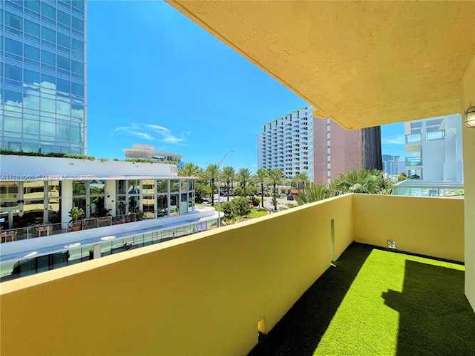 2924 Collins Ave #403 Miami Beach, FL 33140