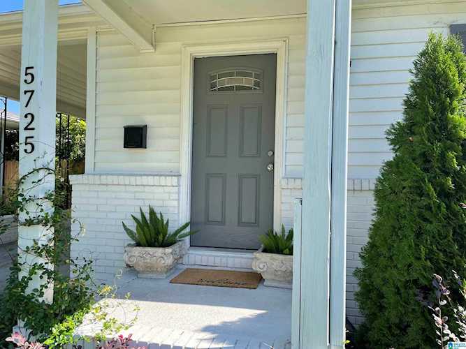 5725 S 8th Avenue Birmingham, AL 35212