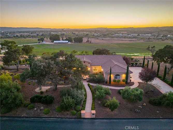 1715 Fire Rock Templeton, CA 93465