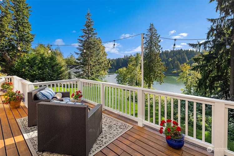 11260 Arrow Point Dr NE Bainbridge Island, WA 98110