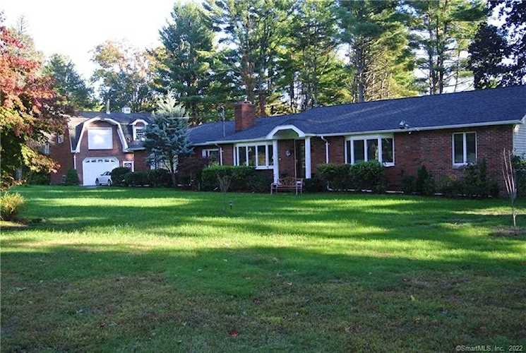 77 Woodfield Road Woodbridge, CT 06525
