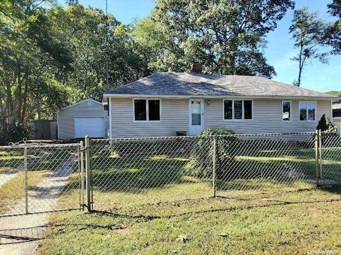 10 Robert Street Mastic, NY 11950