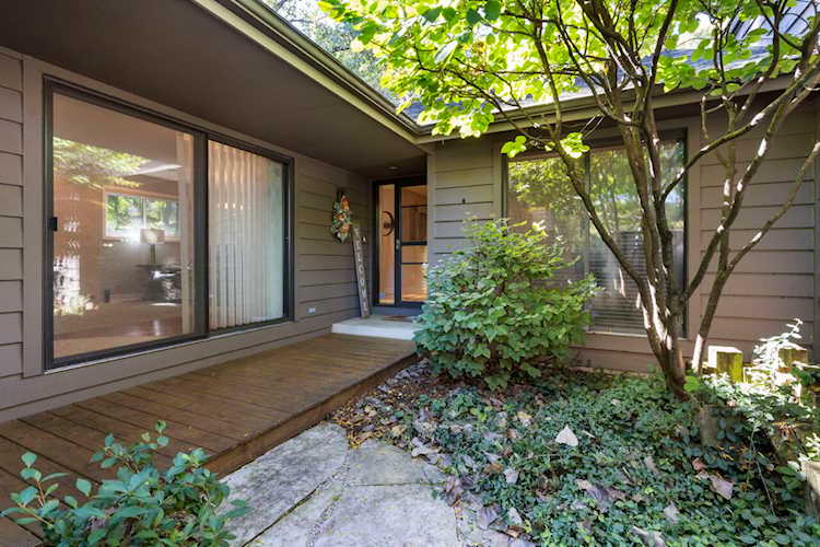 50 Lakewood Circle St. Charles, IL 60174