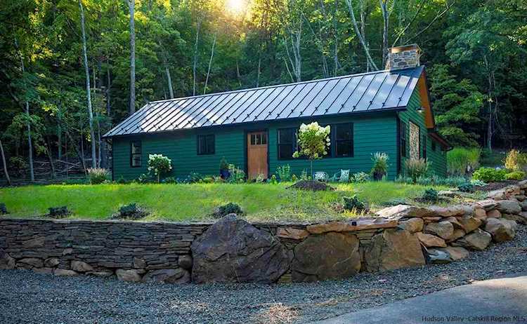 21 Vandemark Ln Woodstock, NY 12498