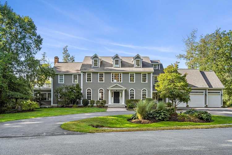 24 Shore Dr Greenland, NH 03840
