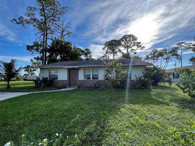 3038 Martin Avenue Green Acres, FL 33463