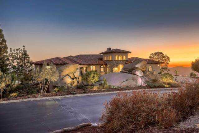 29202 Meadow Glen Way W Escondido, CA 92026