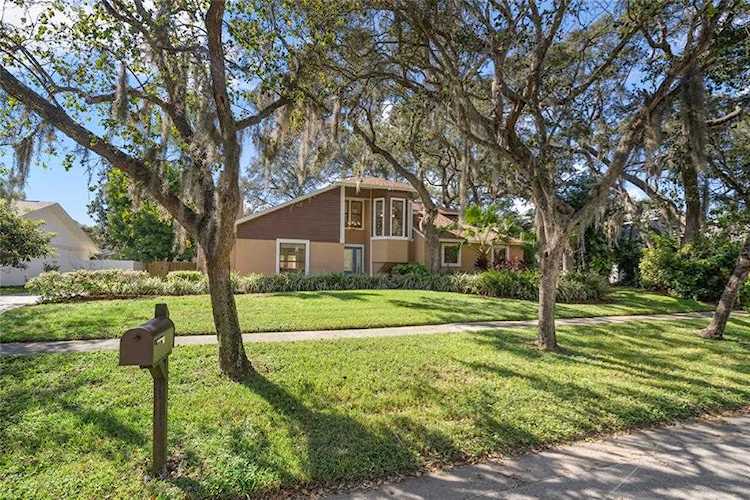 1025 Peninsula Ave Tarpon Springs, FL 34689