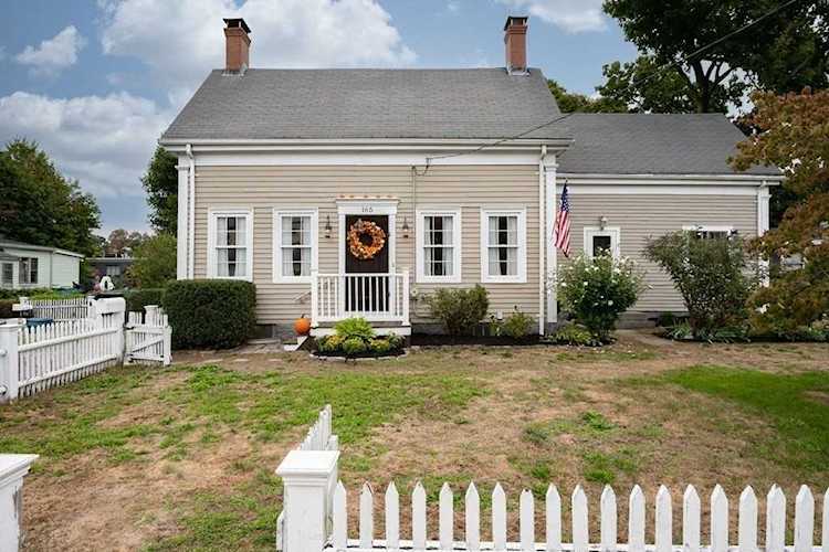 165 Crescent St Quincy, MA 02169 | MLS 73039173 Photo 1