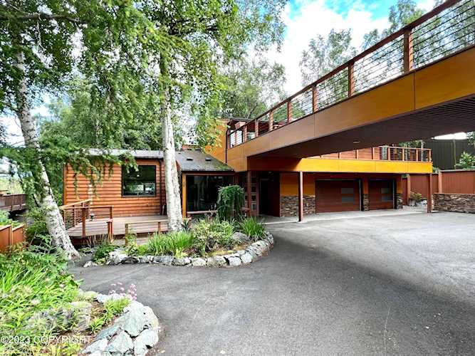 8749 Emerald St Anchorage, AK 99502