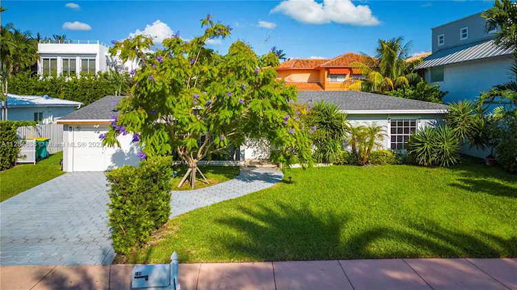 749 Ridgewood Rd Key Biscayne, FL 33149