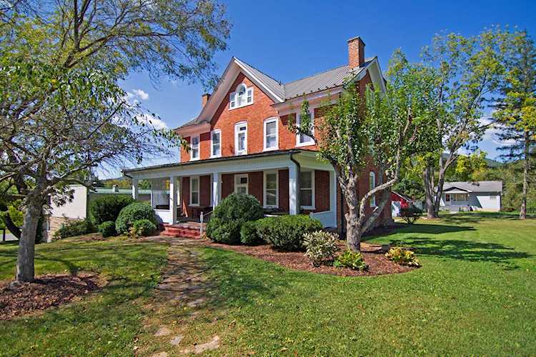 939 E Main St White Sulphur Springs, WV 24986 MLS 221435