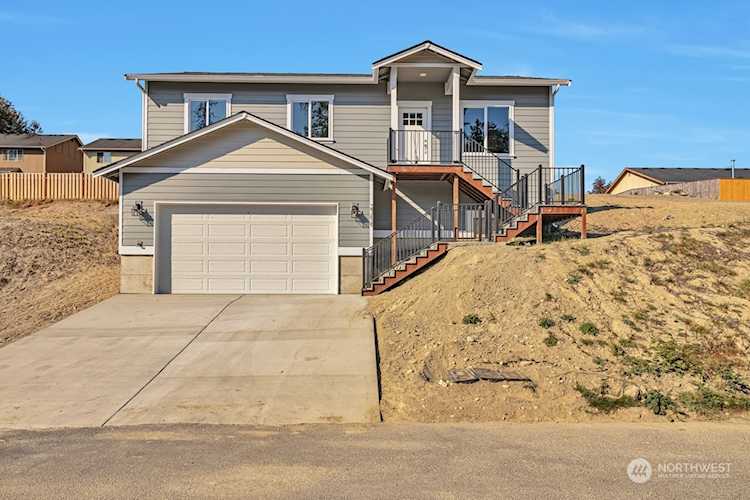 2756 Maryland Way E Port Orchard, WA 98366