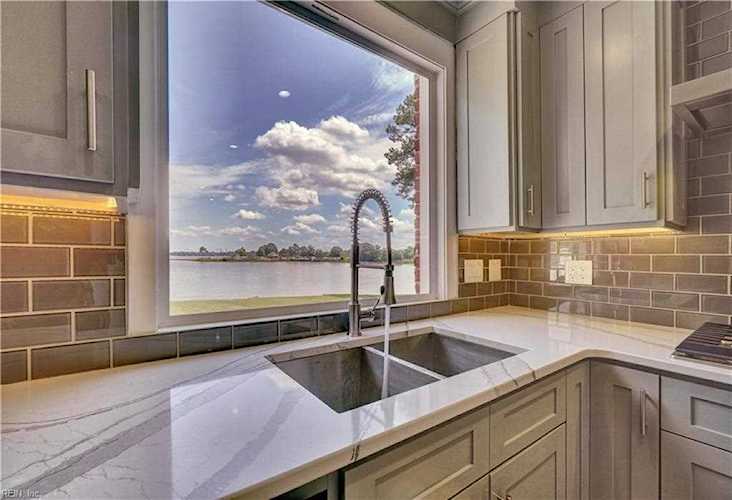 11 Elmhurst Ln Portsmouth, VA 23701