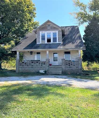 6715 E 1100 S Ladoga, IN 47954