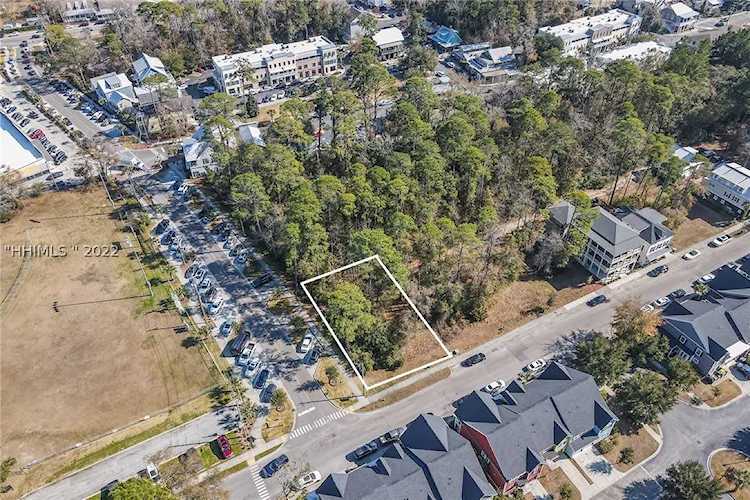 2 Dr Mellincamp Dr Bluffton, SC 29910