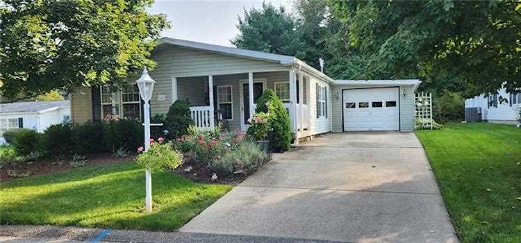 15 W Rock Lake Ct Zelienople, PA 16063