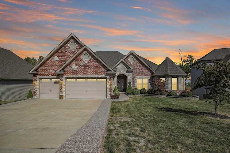204 Rue De Vin Lake St Louis, MO 63367