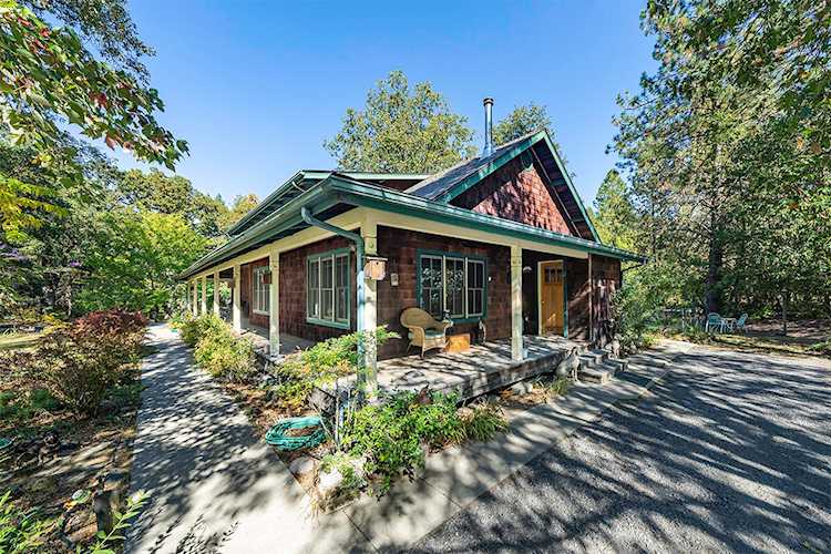 255 Davidson Rd Williams, OR 97544