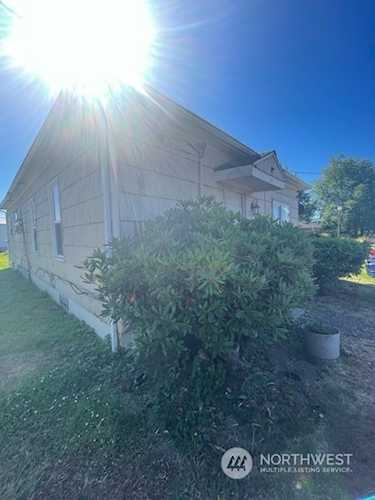 207 Seventh St Raymond, WA 98577 MLS# 2006803 | PNWR.com Photo 1