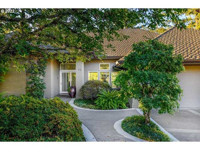 11 Nansen Smt Lake Oswego, OR 97035