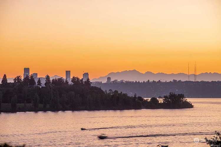 2245 Killarney Way Bellevue, WA 98004